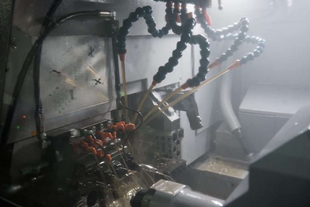 Why do CNC machines use cutting fluid? PROCHAIN PRECISION